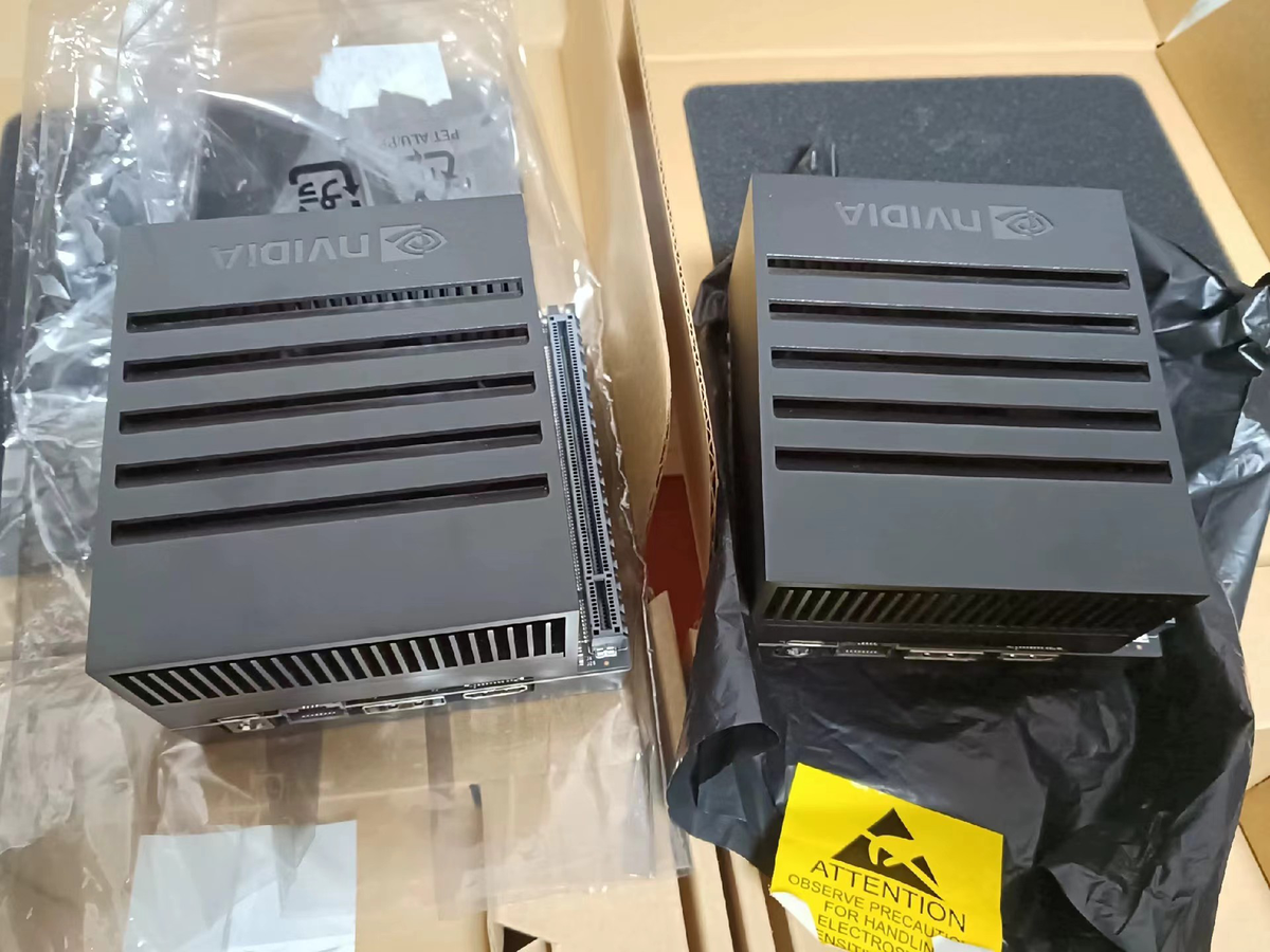 NVIDIA Jetson AGX Xavier Developer Kit 32GB 945-82972-0040-000