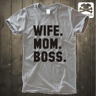 WIFE . MOM . BOSS . | MAMA BOYFRIEND SHIRT MUTTER MUTTERTAG STATEMENT FUN TOUGH - Bild 1 von 2