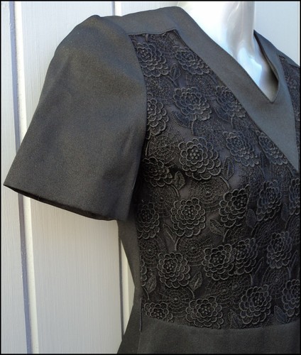 Vintage 1970s dress black lace-fronted flared midi dress fits size 6 UK - Picture 3 of 4