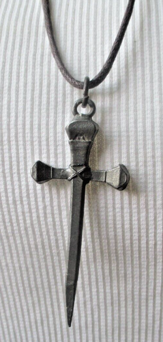 Pendentif Épée Excalibur Celtique Avec Runes - Style Vintage Argenté - Breton