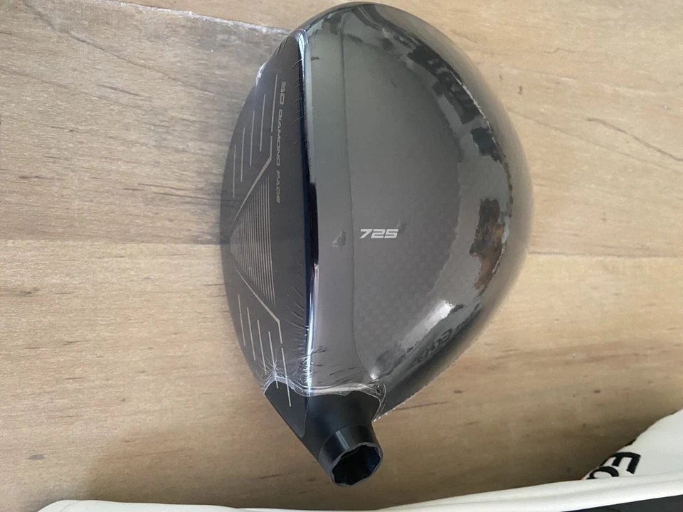 New Tour Edge Exotics C725 10.5* Driver Head With Headcover - Image 2 of 3