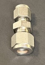 1- Swagelok Stainless Steel Reducing Union, 3/8" Tube x 1/4" Tube, SS-600-6-4