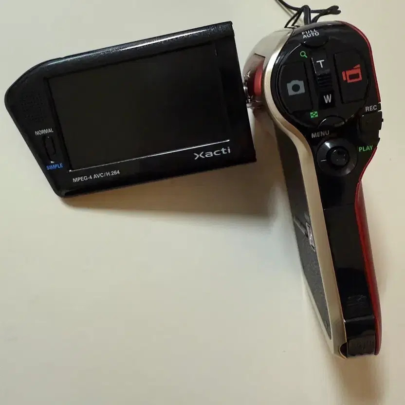 Sanyo Xacti DMX-HD700 Vintage Red Camcorder Official | eBay