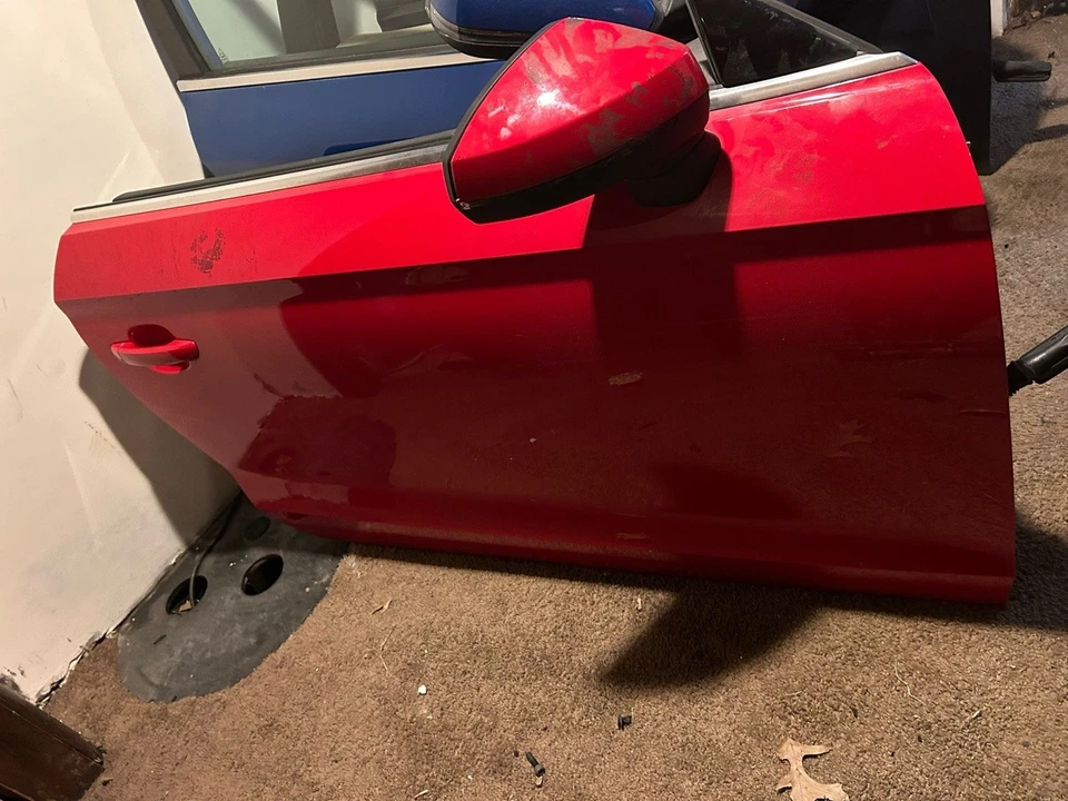Оригинальная красная правая передняя дверь без зеркала для кабриолета Audi A3 2015 года выпуска - Изображение 2 из 3