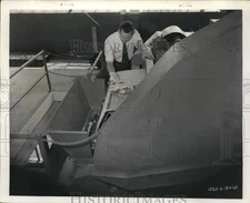 1941 Press Photo Goodyear Tire & Rubber Co rubber in a shredder at Akron plant
