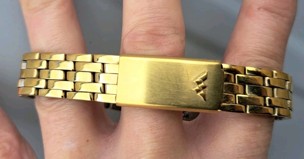 Waltham Lady Martin ゴールドクォーツ時計 Women's Waltham Goldtone Quartz Dress Watch and Bracelet for