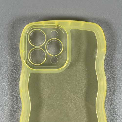 Funda para iPhone 13 Pro Max - Amarillo Esmerilado Brillo | Bordes Ondulados | Agarre Ajustado - Imagen 11 de 12