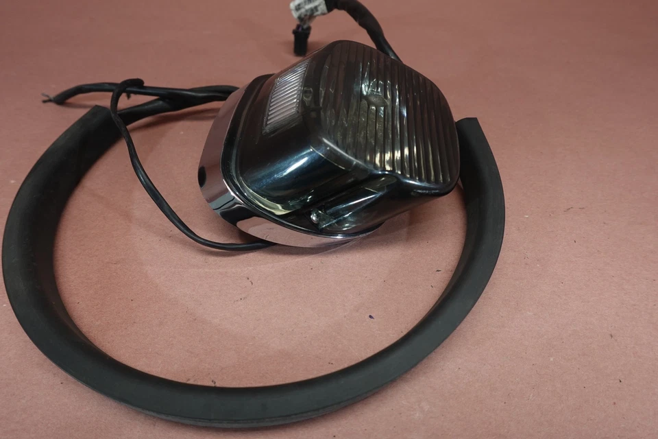 Luz de freno trasera y arnés de cables Harley Davidson Dyna FXDSE 2007-2011 Foto 3 de 4