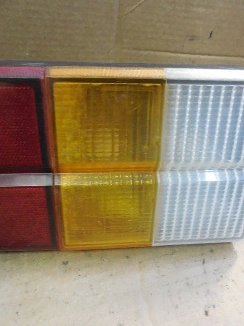 Luz trasera izquierda Ford Escort 1981-1985 13441-BA  Foto 3 de 4