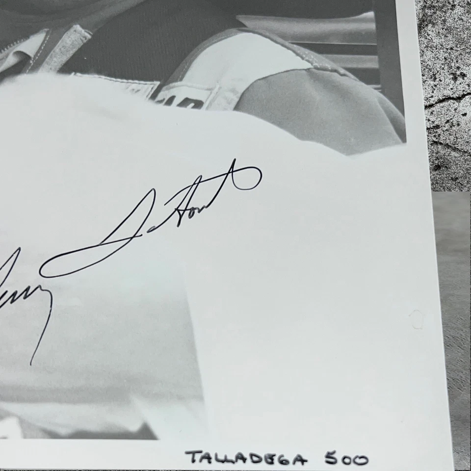 Foto NASCAR 8x10 firmada por Terry Labonte TALLADEGA 500 1982 WINSTON VINTAGE B&W Foto 4 de 4