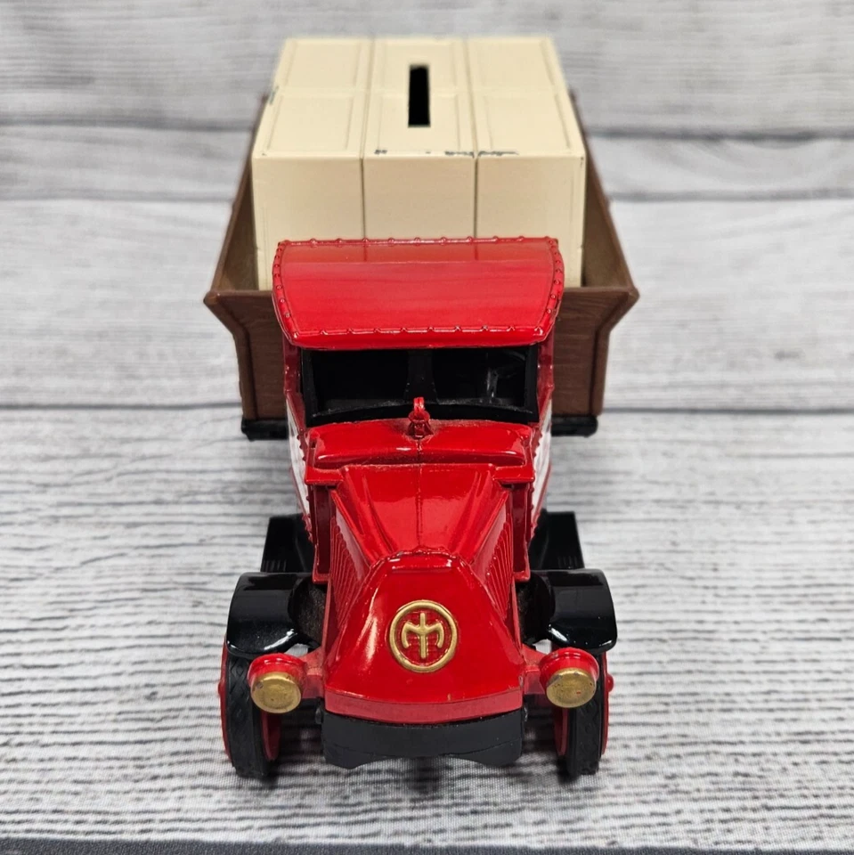 De colección ERTL 1926 Bull Dog MACK Camión Tractor Suministro Rojo Hecho en EE. UU. Banco Diecast Foto 2 de 4