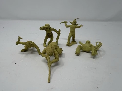 Marx Apachce Fort Indian Figures Scout Lot Of 4