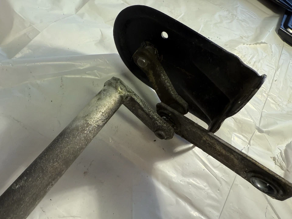 1985 Porsche 944 Flip Up Left & Right Headlight Kit W/ Motor Linkage - Image 4 of 4