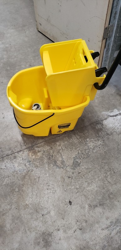 Rubbermaid Commercial Tandem Bucket/Wringer Combo- 31-Qt Yellow