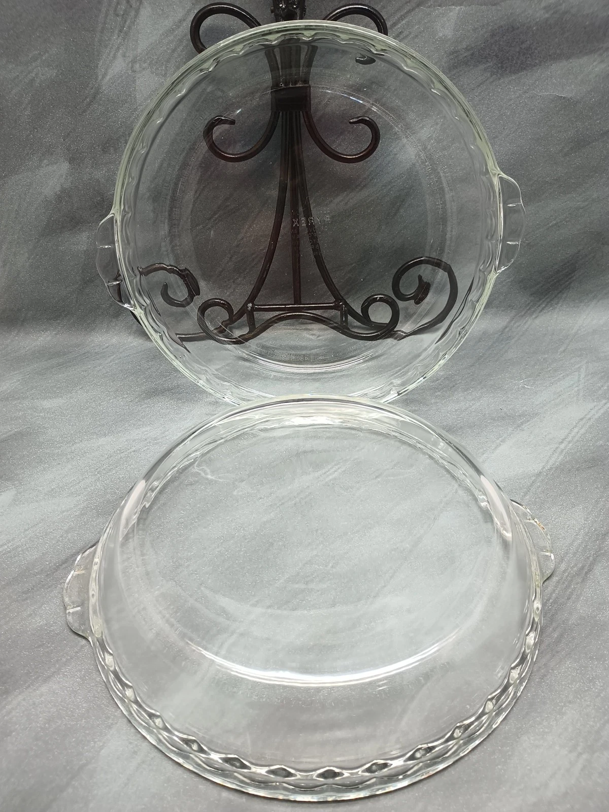2 VTG Pyrex 9.5" Deep Dish Pie Plates Clear Glass Fluted Scalloped Edge Bakeware