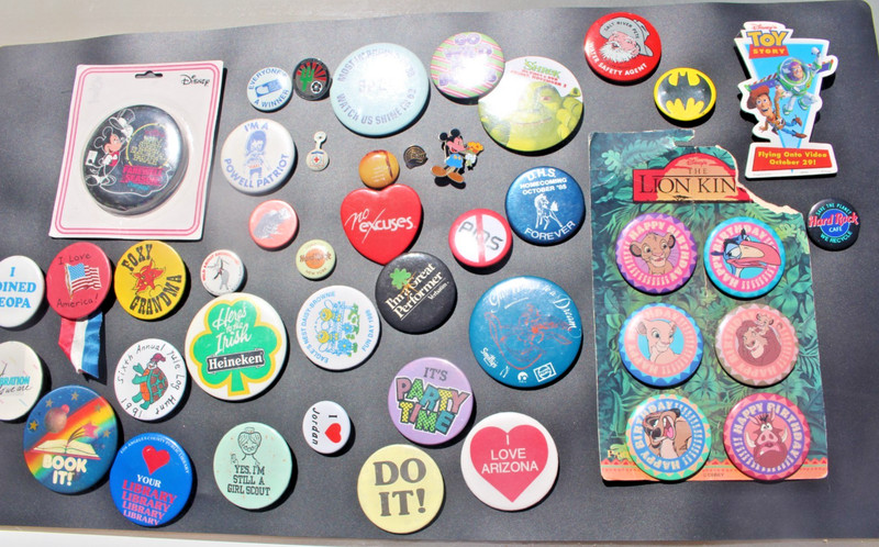 Lot of Buttons & Pins. Dinseyland. Lion King, Toy Story, Electrical Light Parade