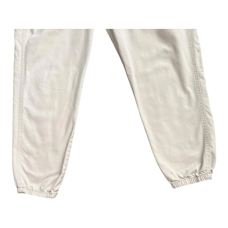 Calça jogger GAP feminina tamanho médio cáqui puxar cordão cintura punho elástico - Imagem 4 de 4