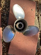 Michigan Wheel Rapture 993104 Stainless Propeller 13 1/4" X 17P RH XHS/FLO TORQ