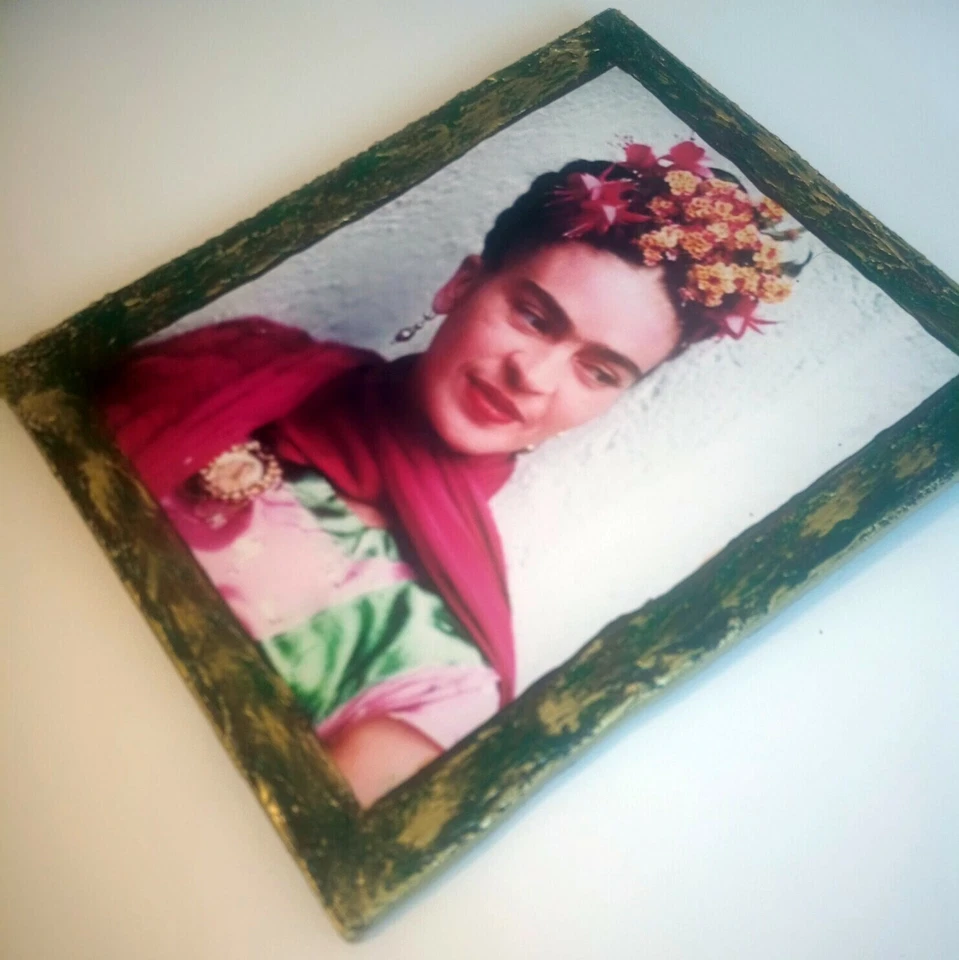 Imagen de Frida Kahlo sobre madera retablo 12" alto x 10" ancho b3 Foto 2 de 4