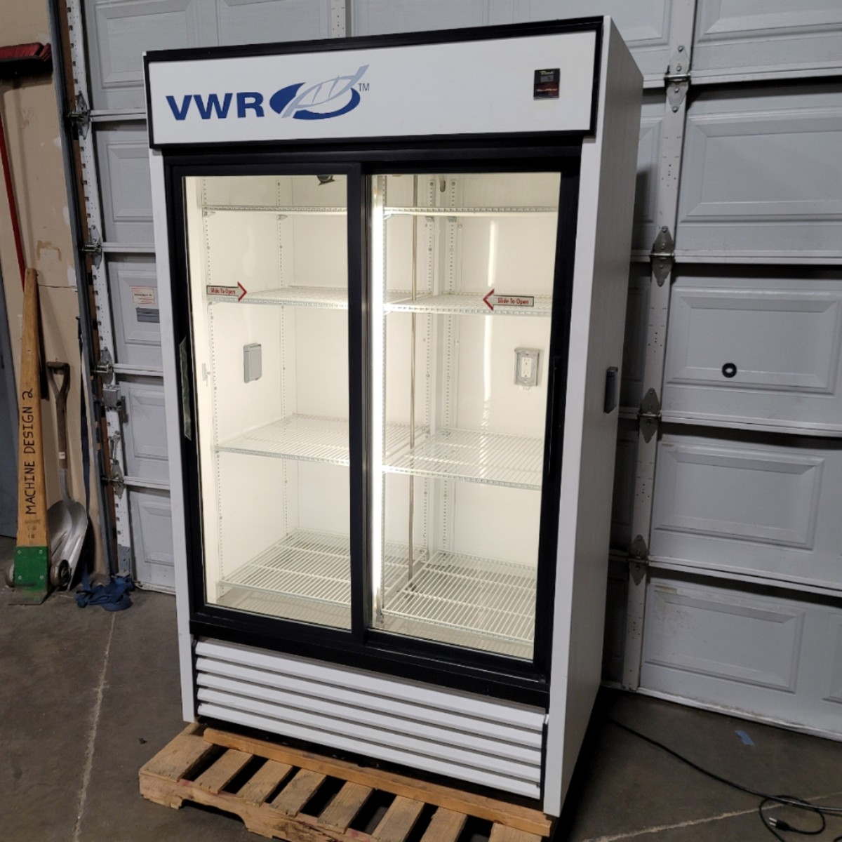 VWR GDM-41 Double Sliding Glass Door Basic Chromatography