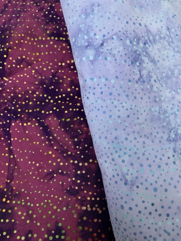 BTY Premium Batik 100% Algodón Uva Borgoña Granate Púrpura Lunares Amarillos Galaxia Foto 2 de 4