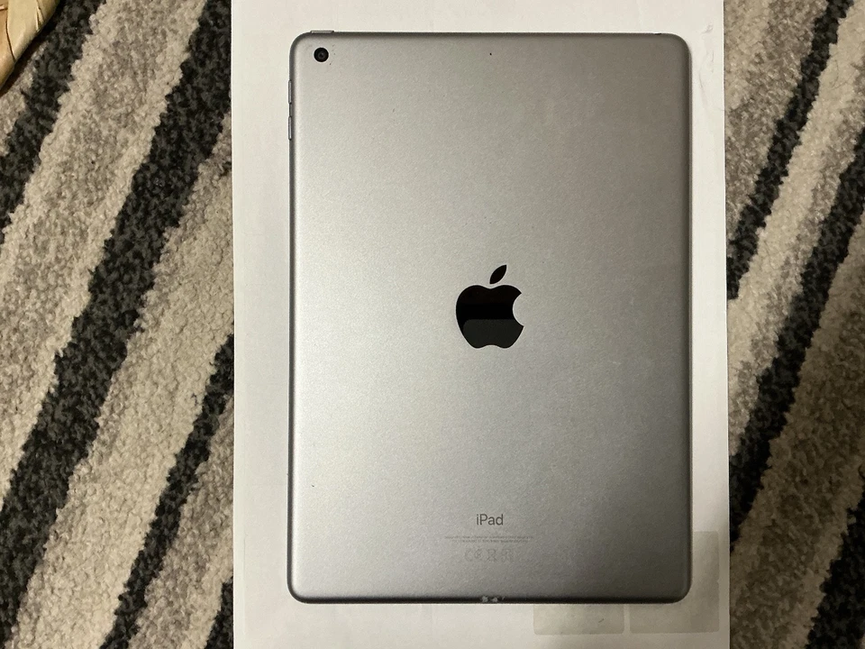 Apple iPad 6 Gen A1893 Retina 9.7" 32GB Space Grey WIFI - Image 2 of 4