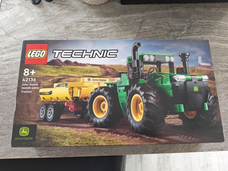 LEGO Technic John Deere tractor 9620R (42136)
