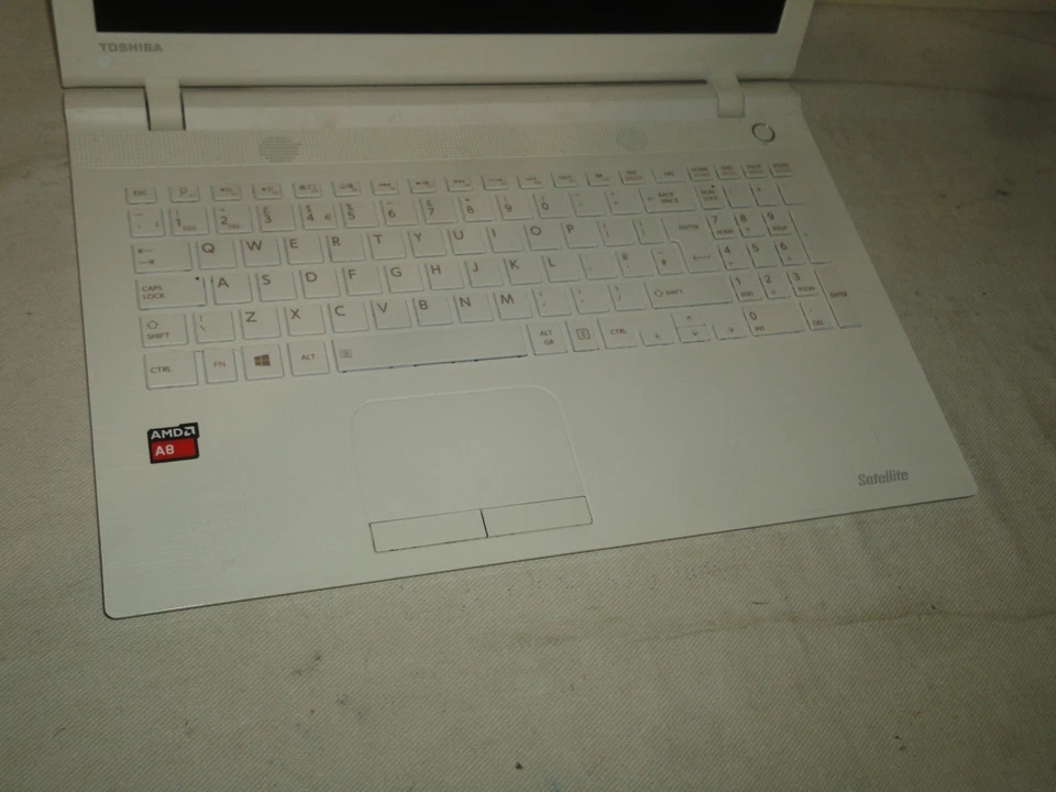 Toshiba Satellite C55D 15.6" Windows 10 Laptop A8-7410 Radeon R5 1Tb 8Gb Office - Image 3 of 4