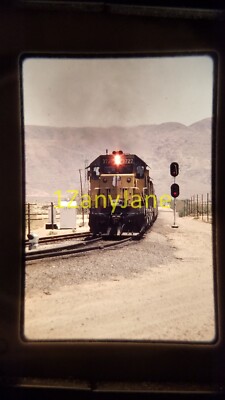 PE20 ZUG LOKOMOTIVE 35MM SLIDE UNITED PACIFIC 3727, DAGGETT, CA 1986