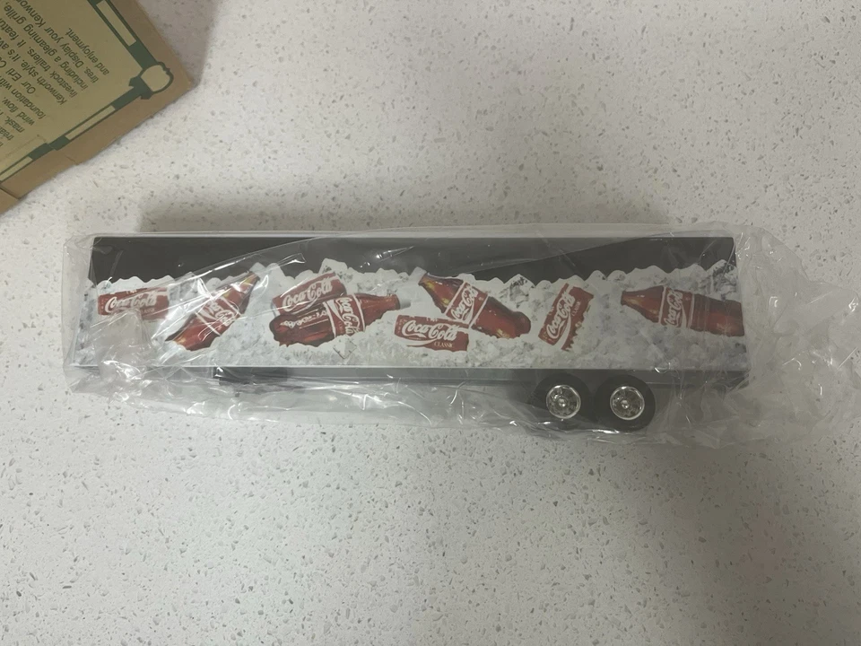 Ertl Walcott Coca-Cola 1/64 Kenworth T600B NIB - Image 3 of 3