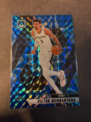 2024-25 Panini Mosaic - Victor Wembanyama #31 Reactive Blue Mosaic Prizm SPURS
