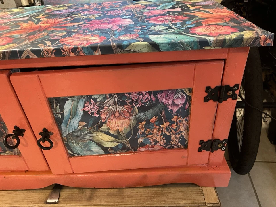 Linda mesa de centro con puertas batientes cabaret de almacenamiento profundo Foto 3 de 4