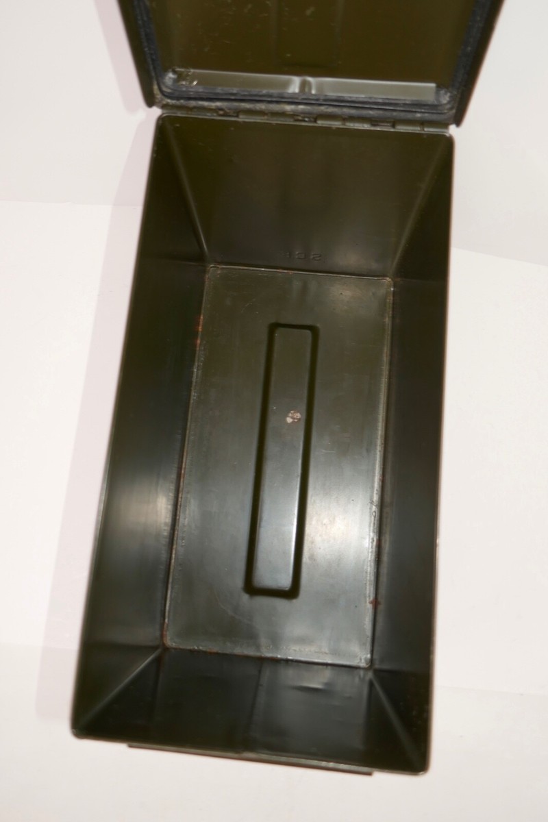 N335　8 FUZES PD M557　LOT MA-36-12　LOADED Metal Military Ammo Box Empty Storage Container ~ N335 8 Fuzes PD