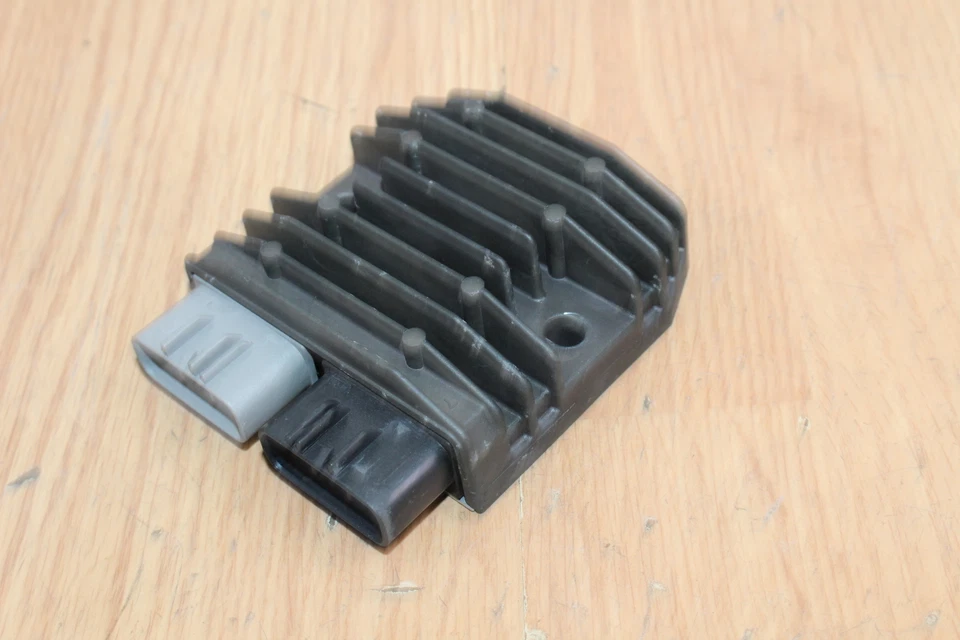 Regulador/retificador de tensão 2009 YAMAHA RAIDER 1900 - Imagem 3 de 4