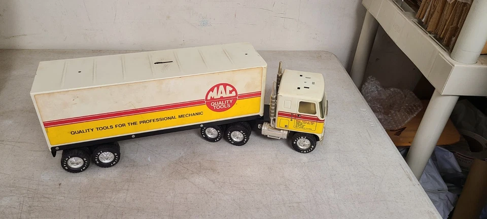 Vintage 21.5” Nylint GMC MAC Tools Pressed Steel Tractor Trailer Truck - Image 4 of 4
