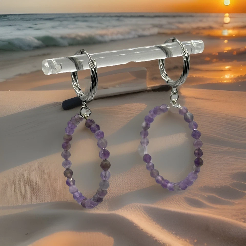 Aros Huggie de amatista enchapados en plata de ley Foto 3 de 4