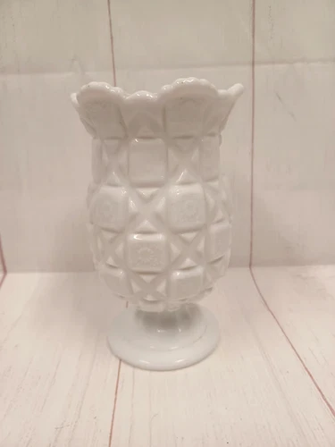 Vintage Milk Glass Westmoreland Old Quilt Pattern Flower Vase 6.5”