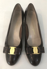 Vtg Salvatore Ferragamo Vara Brown Croc-Embossed Leather Pumps Women s Sz 7.5