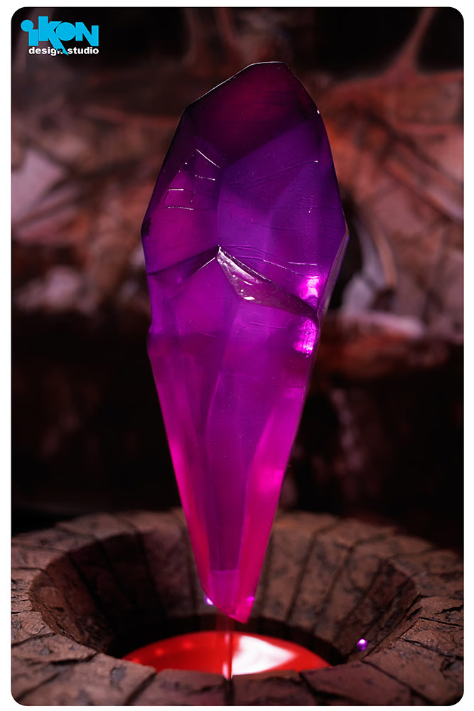 ダーククリスタル【クリスタル】レプリカ　iKON design studio Dark Crystal Replica with Light-Up Base Ikon Design Studio