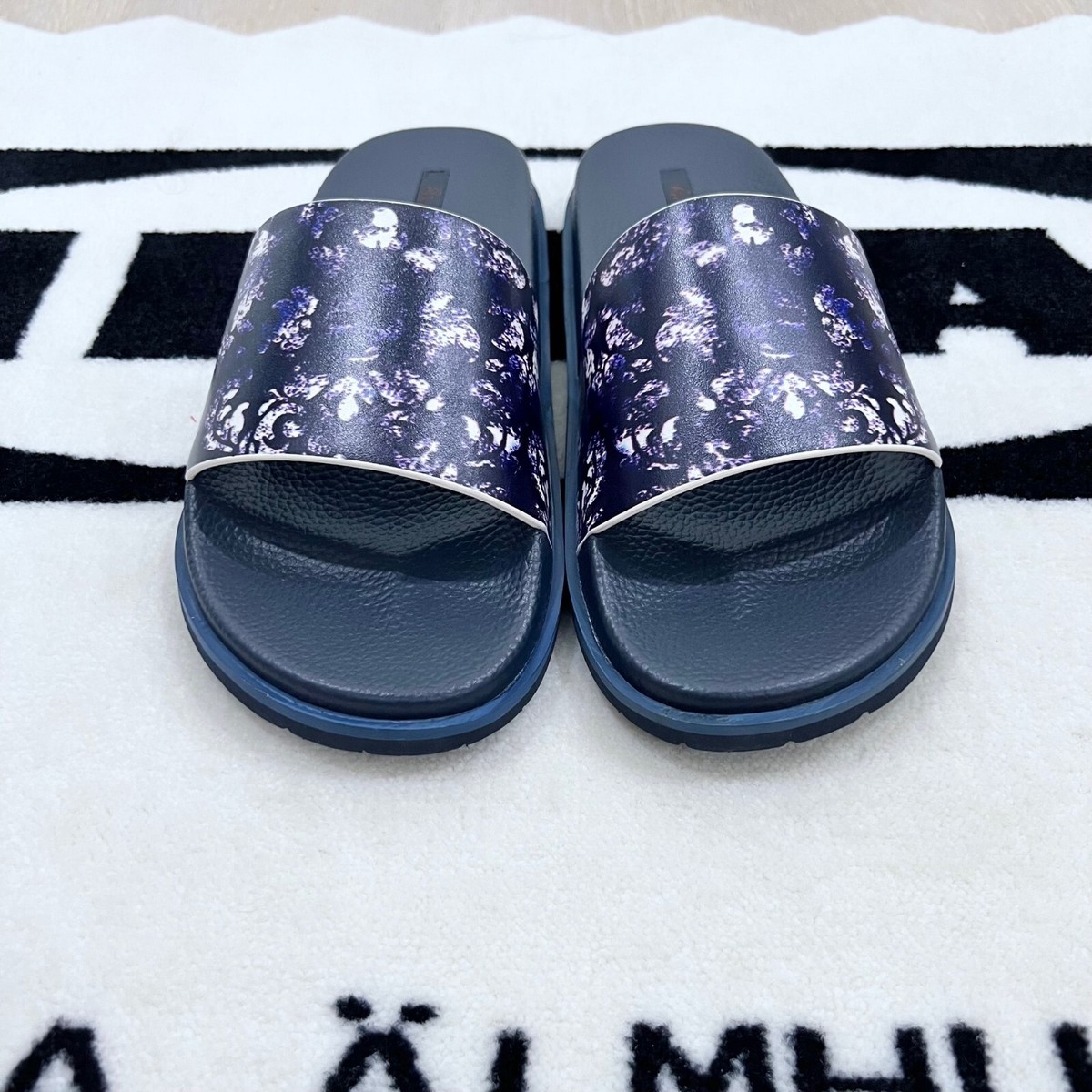Robert Graham Daintree Painted Faded Skull Leather Pool Slide Sandal Robert Graham Daintree Painted Faded Skull Leather Pool  main image 2