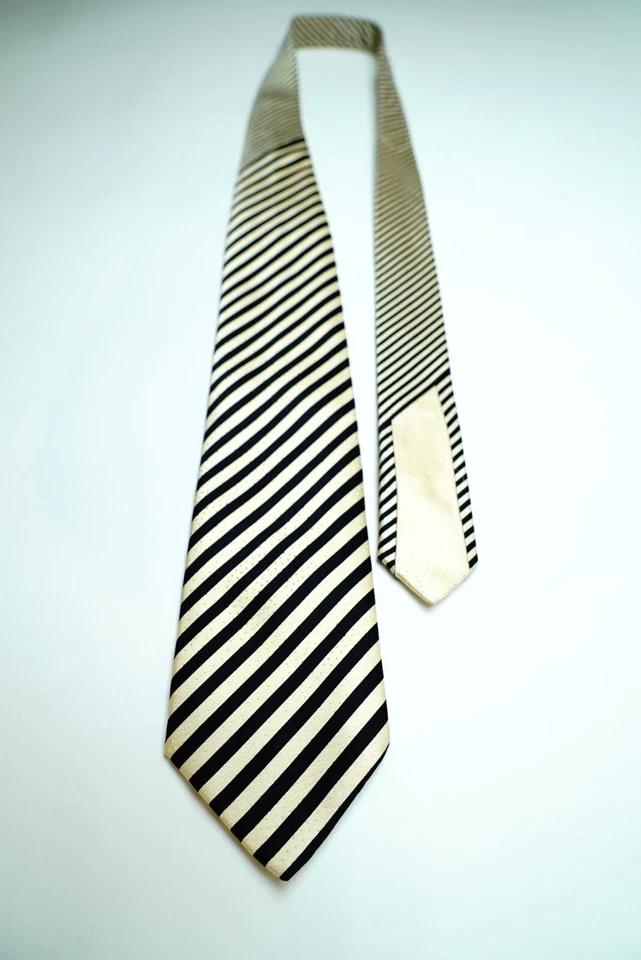 Prestigiosa corbata ITALO FERRETTI a rayas doradas hecha a mano en Italia Foto 4 de 4