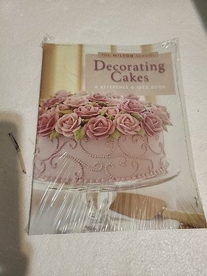 Decorating Cakes Design Book  Wilton School Reference & Idea Vintage 1999 Class 