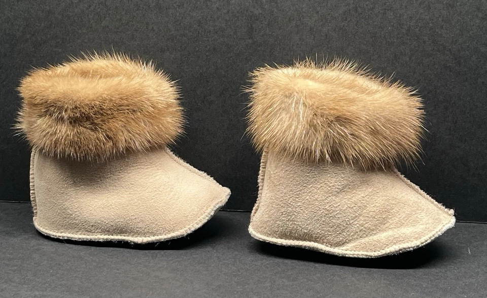 Botas de gamuza vintage hechas a mano de piel de animal de Minkys. Mocasín bebé gamuza cuero Foto 3 de 4