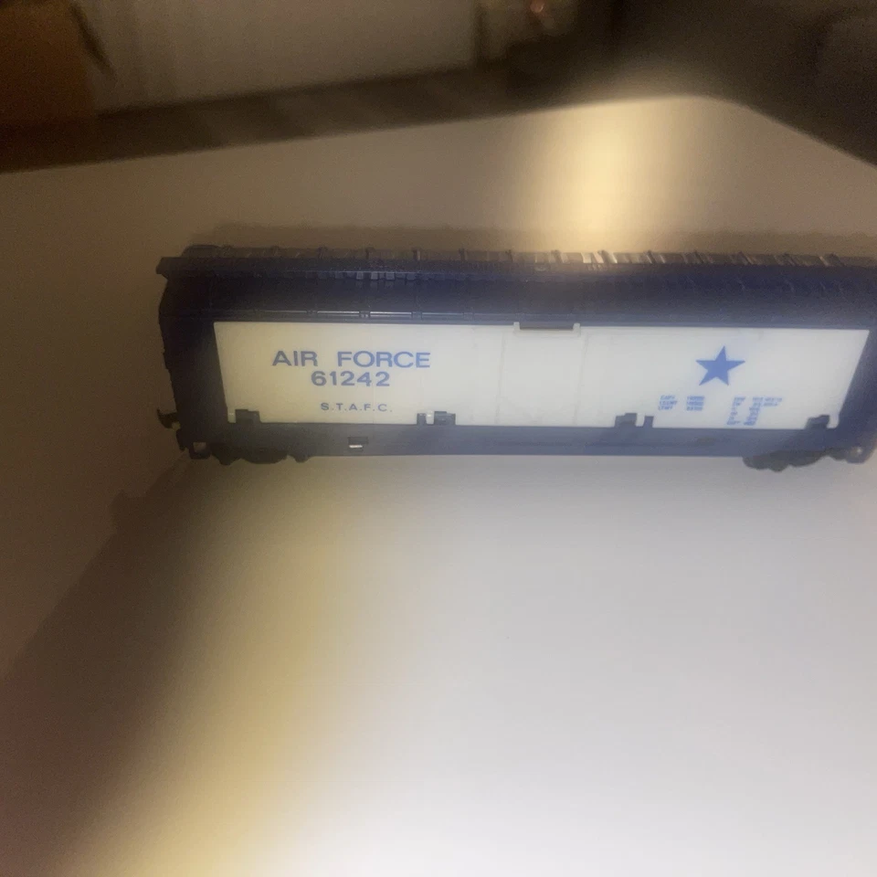 Model Power Car Air Force 61242 HO Scale Box Car - Image 2 of 4