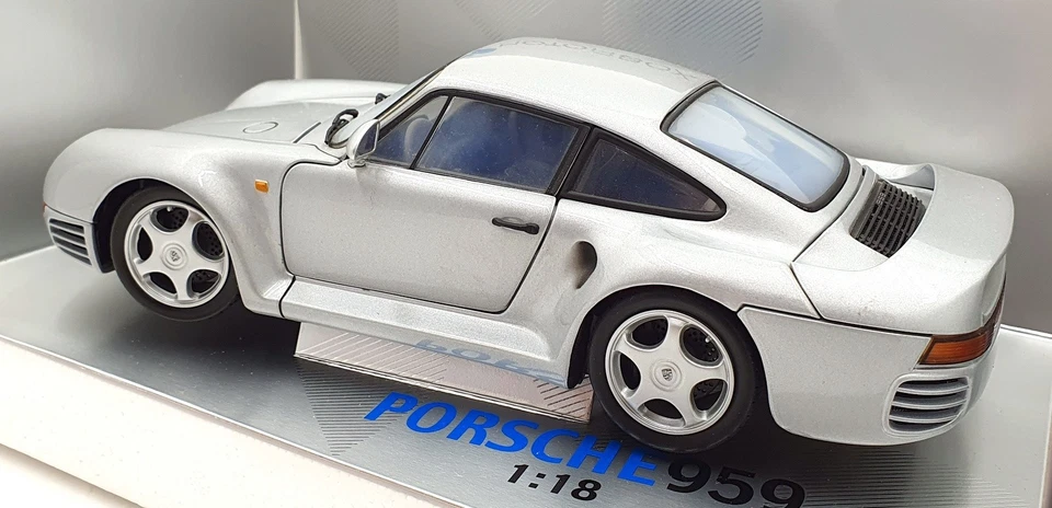 Revell Motorbox 1/18 Scale Diecast 28902 - Porsche 959 - Silver - Image 2 of 4