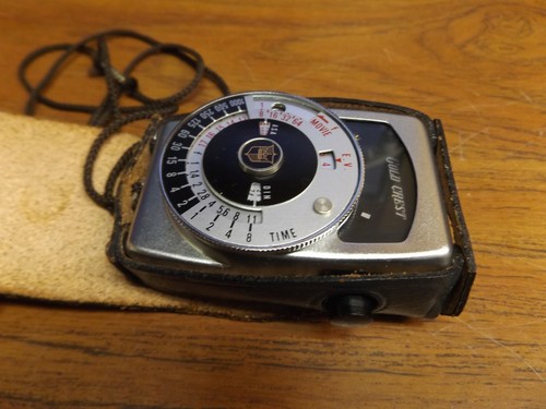 Vintage Gold Crest Camera Light Meter with Leather Snap Close Case - Picture 2 of 6