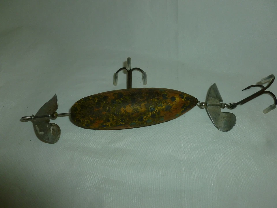 Vintage 4 Inch Unbranded Wooden (Pocono Minnow?) Fishing Lure  Lot J-813 - Image 4 of 4