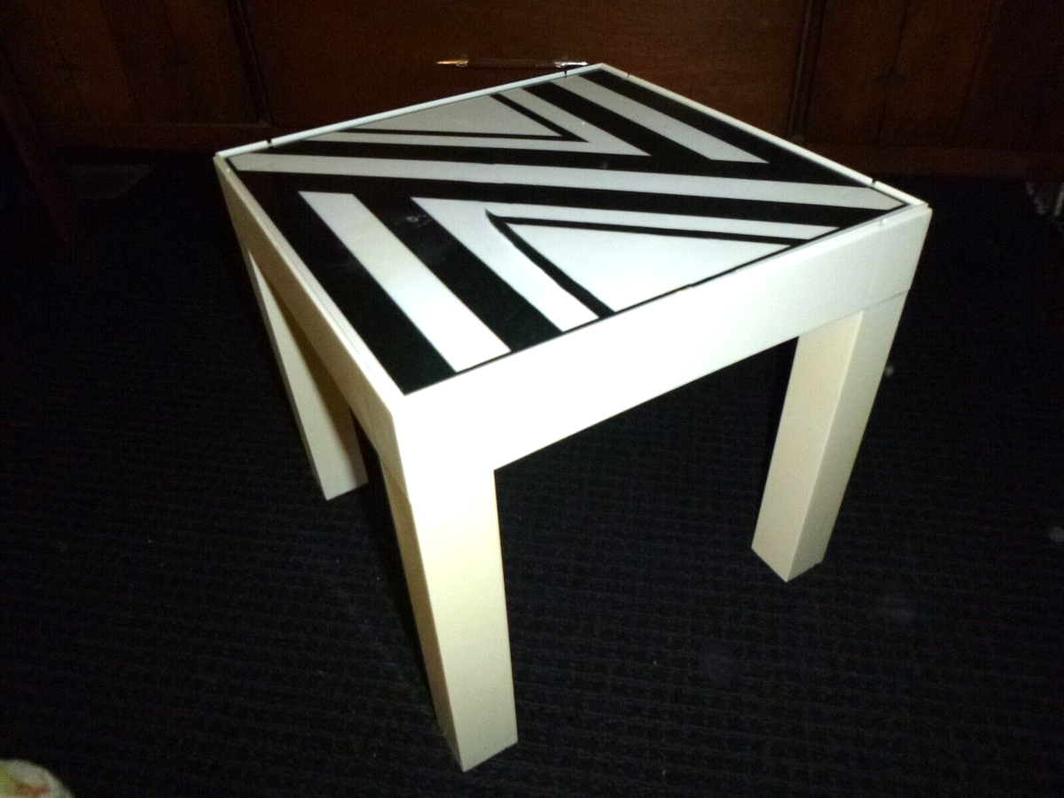 Vtg 70s Plastic Parsons Table Black & White Geometric Design
