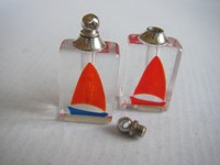 Bottles 2 Perfume/aftershave Boat Design, Dolls House Miniatures (f389) Bottles 2 Perfume/aftershave Boat Design, Dolls House Miniatures (f389)