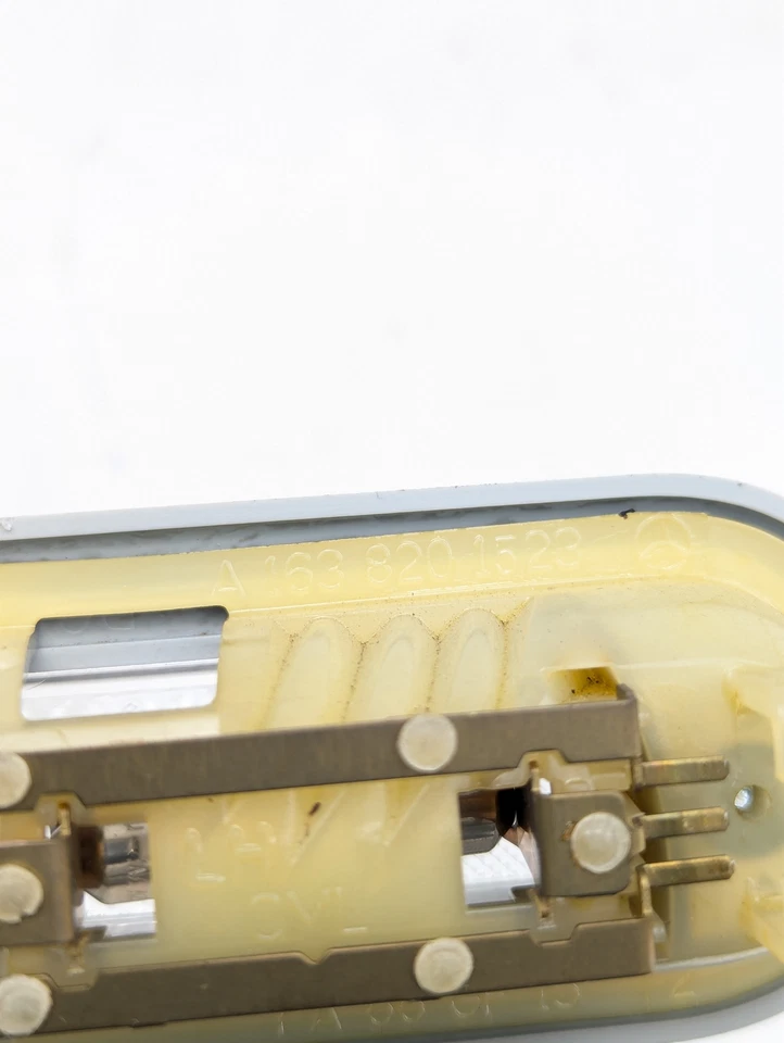 Conjunto de luces de techo interiores laterales traseros izquierdo Mercedes-Benz ML320 2002 2003 fabricante de equipos originales Foto 4 de 4